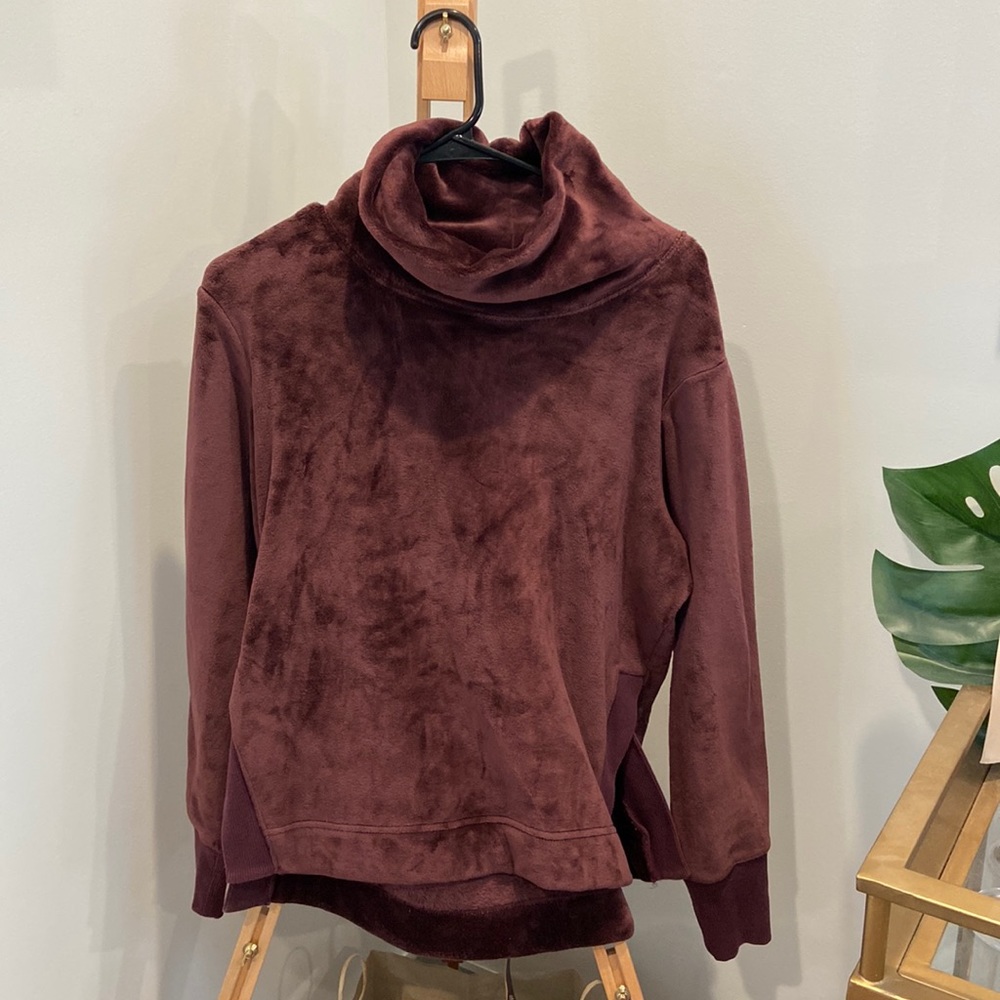 Athleta M plush sweater